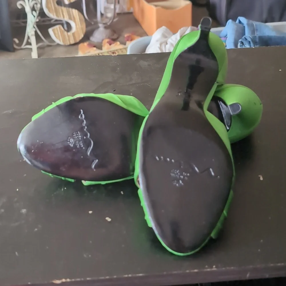 Heels - Picture 2 of 4